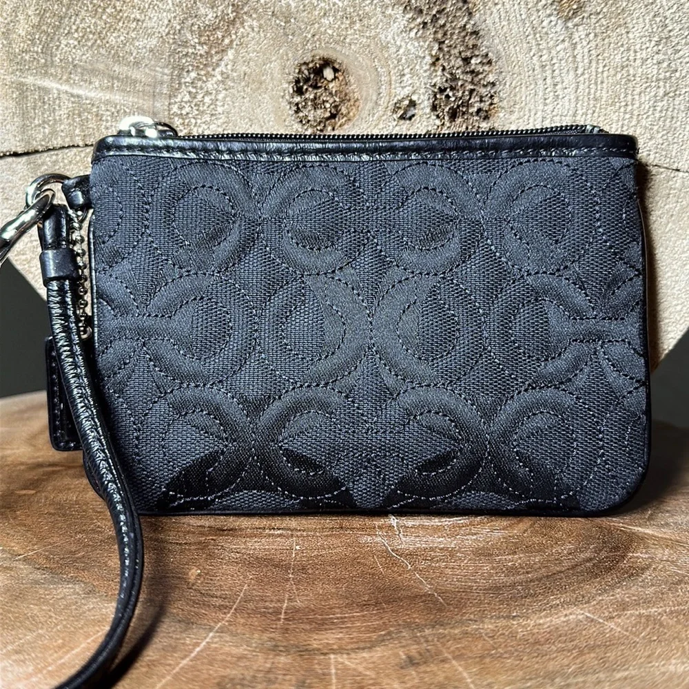 *HTF* COACH Op Art Quilted Wristlet